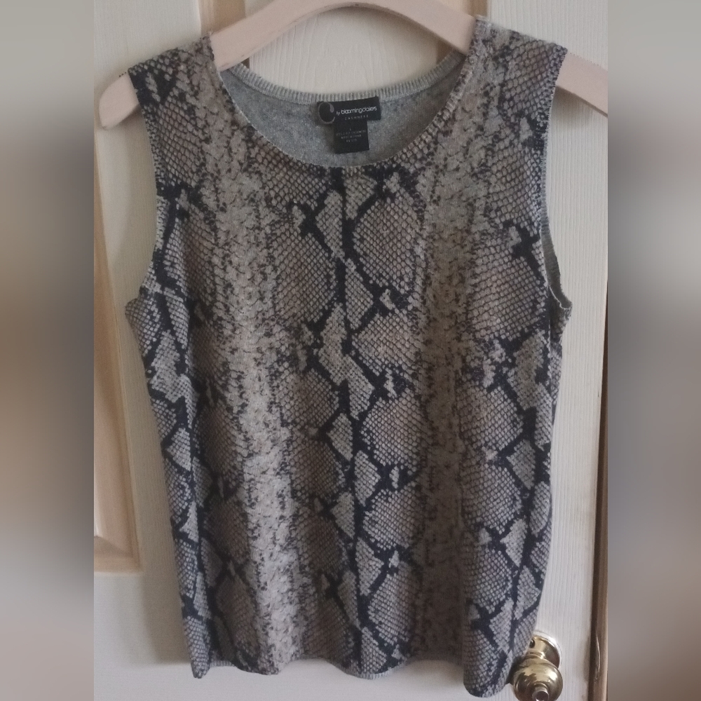 Bloomingdale's Gray Cashmere Sweater